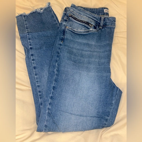 Zara skinny jeans. Inseam 26 inches rise is 12 inches - Picture 1 of 3